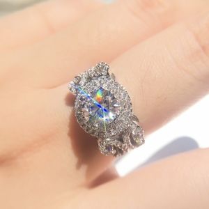 925 Sterling Silver ring with white rhinestones